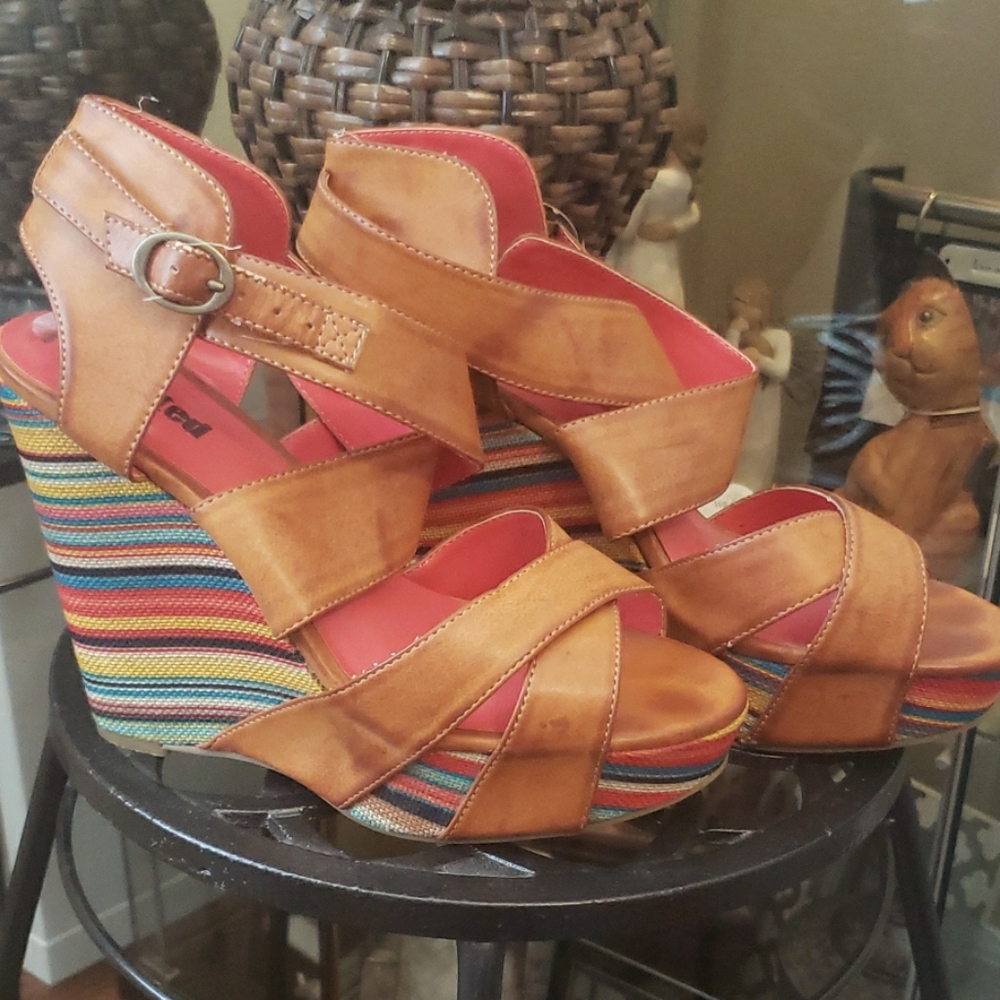 ✨🌈🌈 Gorgeous Multi-colored Wedge Sandals (size 8.5) 🌈🌈✨